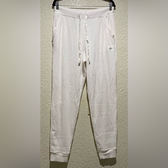 Alo Yoga NWOT Muse Sweatpants Ivory Size L - Picture 8 of 11